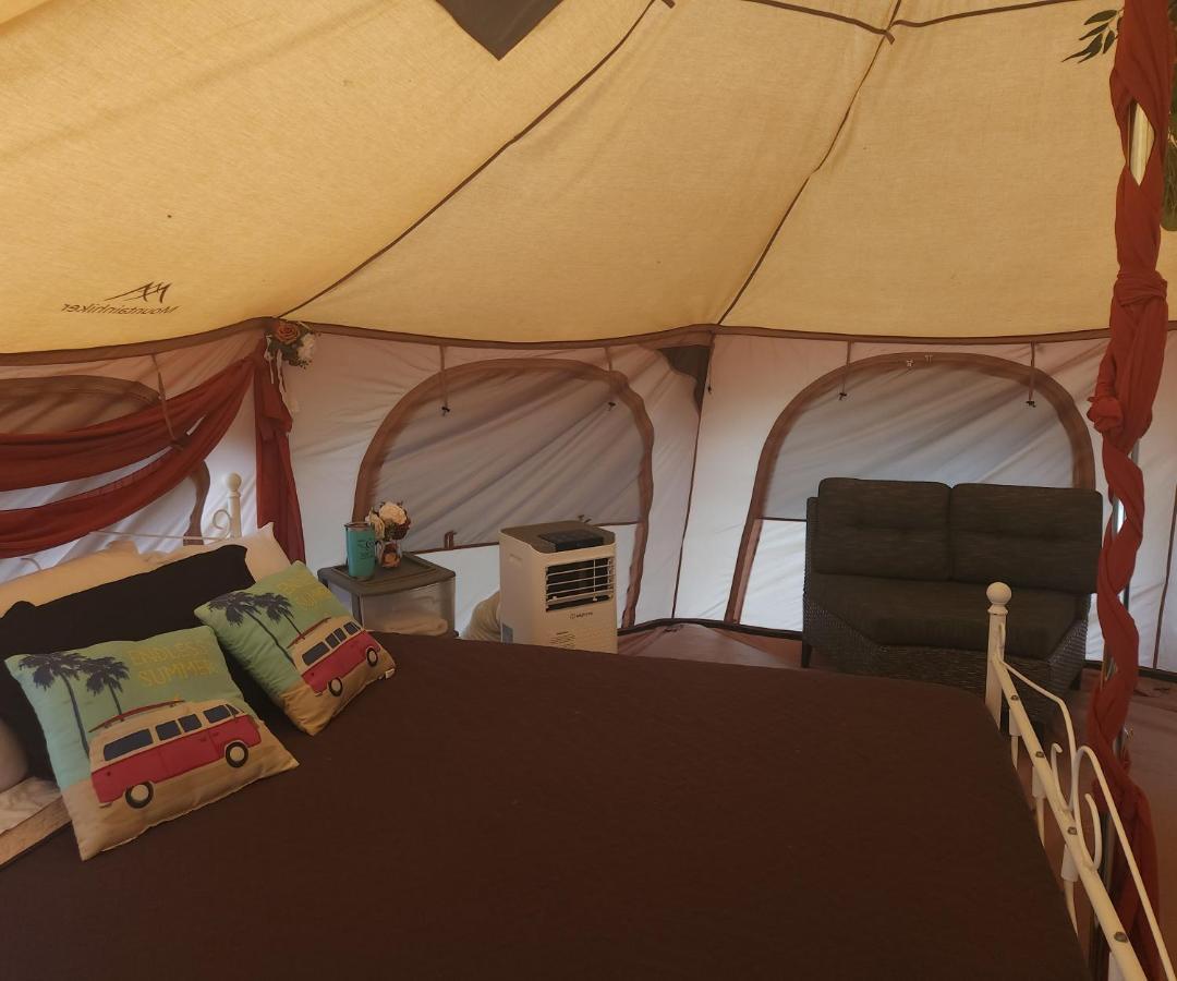 Al'S Hideaway Glamping Tents Ξενοδοχείο Pipe Creek Εξωτερικό φωτογραφία