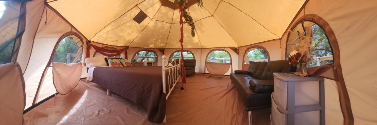 Al'S Hideaway Glamping Tents Ξενοδοχείο Pipe Creek Εξωτερικό φωτογραφία