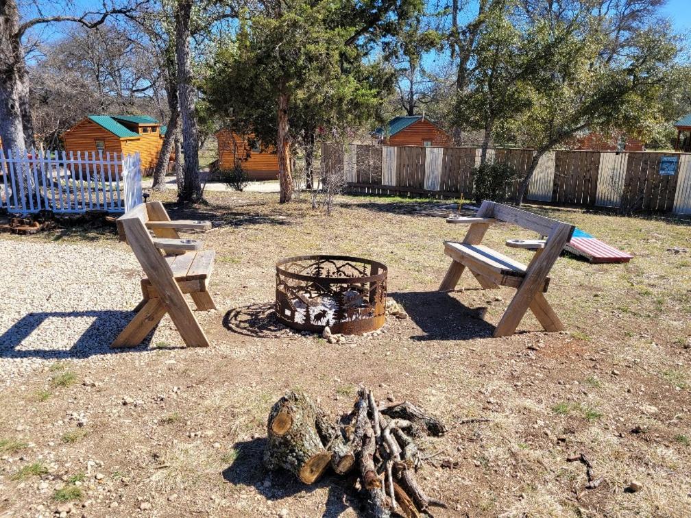 Al'S Hideaway Glamping Tents Ξενοδοχείο Pipe Creek Εξωτερικό φωτογραφία